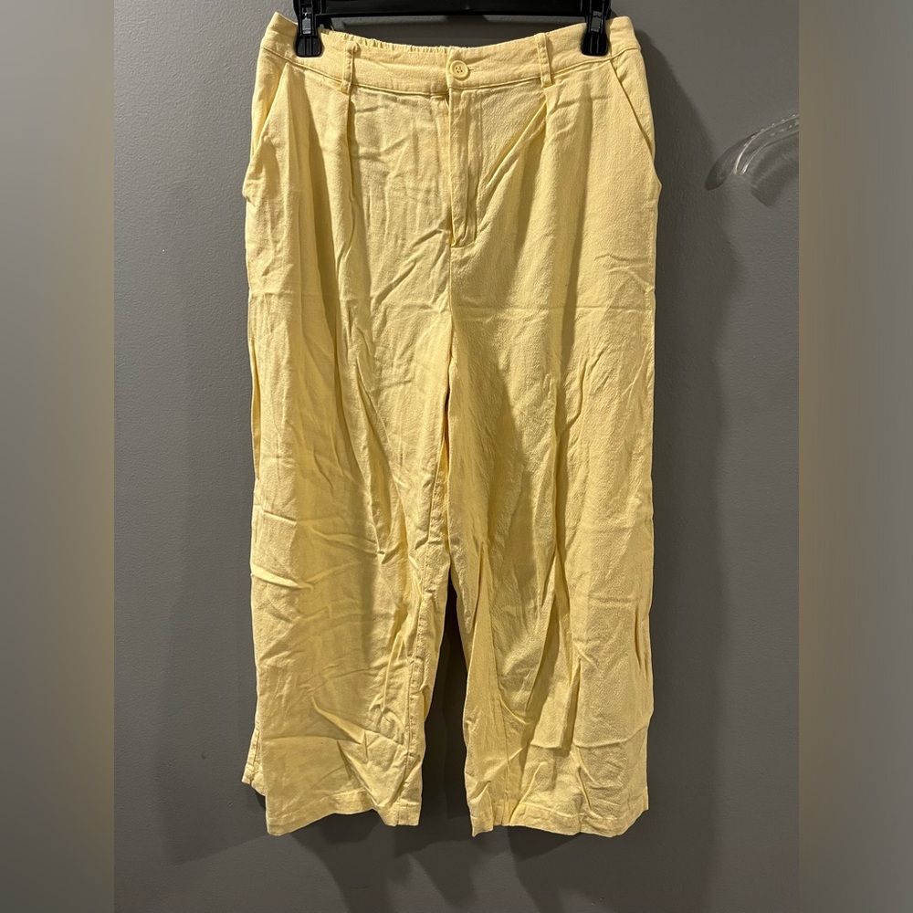 Just Fab yellow capris